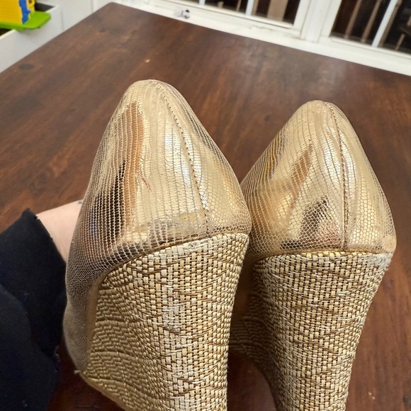 Lilly Pulitzer Gold Leather Metallic Wedge Heels Size 10M - Picture 7 of 9